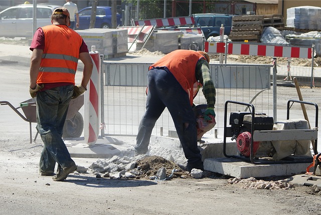 Wielozadaniowy nośnik osprzętu - co to jest i jak działa? Jakie uprawnienia są potrzebne do pracy z wielozadaniowym nośnikiem osprzętu?